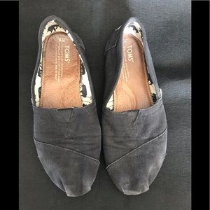 Toms black canvas shoes